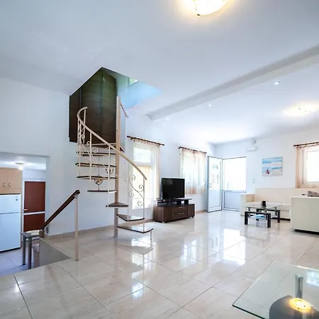 Artemis - Garden House With Pool View * Koskinou (Rhodes)